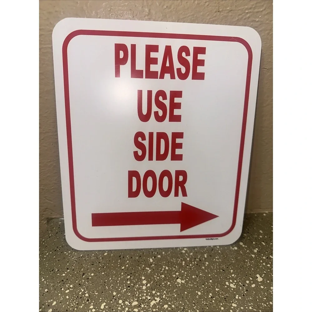 Please use this‎ door Right Arrow Aluminum Composite Sign 10x8.5
